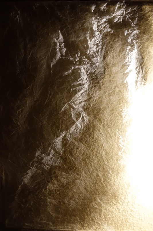 土壁と和紙で構成した光のアンサンブル