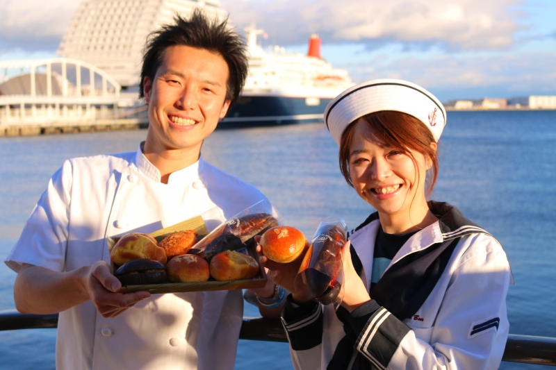 神戸開港150年を記念“神戸マイスターの船上パン屋さん”『KOBE じゃ PAN くるーず』 [画像]
