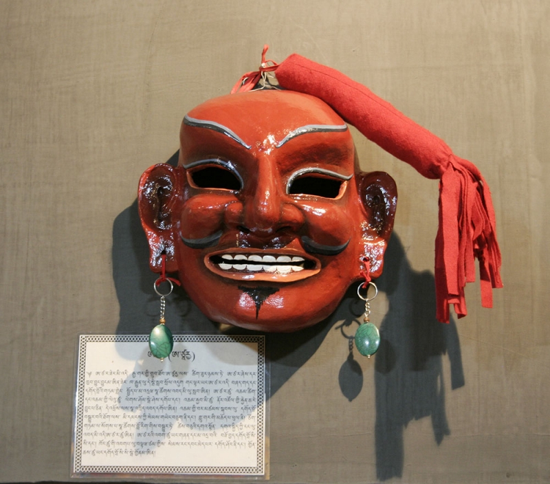《アツァラの面》
現代 木屑　
ブータン王国国立博物館