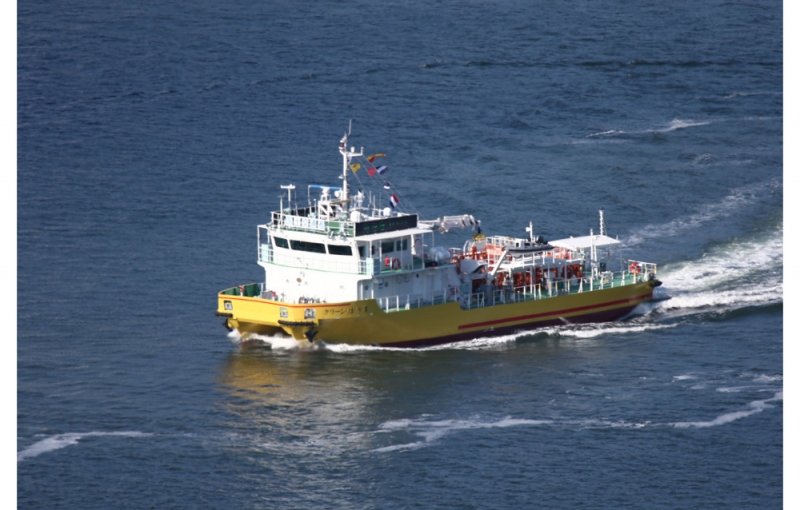 神戸港湾事務所海面清掃兼油回収船「クリーンはりま」