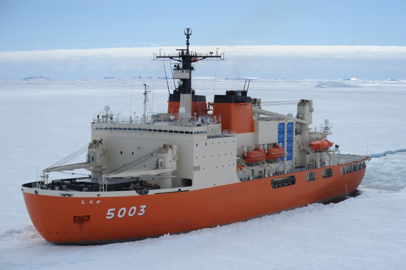 4代目南極観測船「しらせ」
