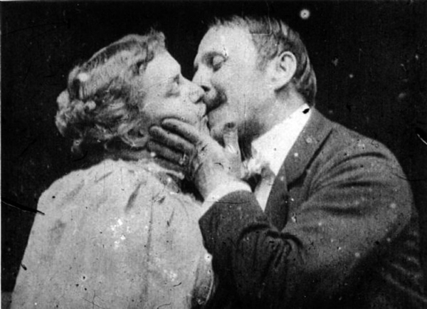 『エジソンの映画1895～1908』より「メイ・アーウィンの接吻」1896年