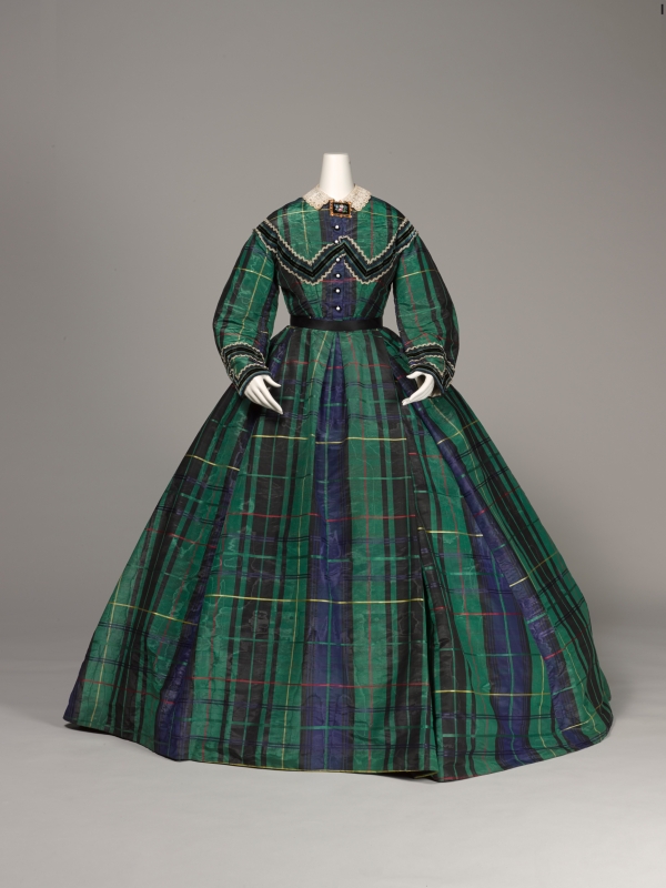 「アフタヌーン・ドレス」1865年頃 神戸ファッション美術館蔵