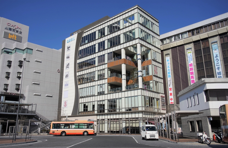 姫路駅北のすぐ目の前のビル2階にあります