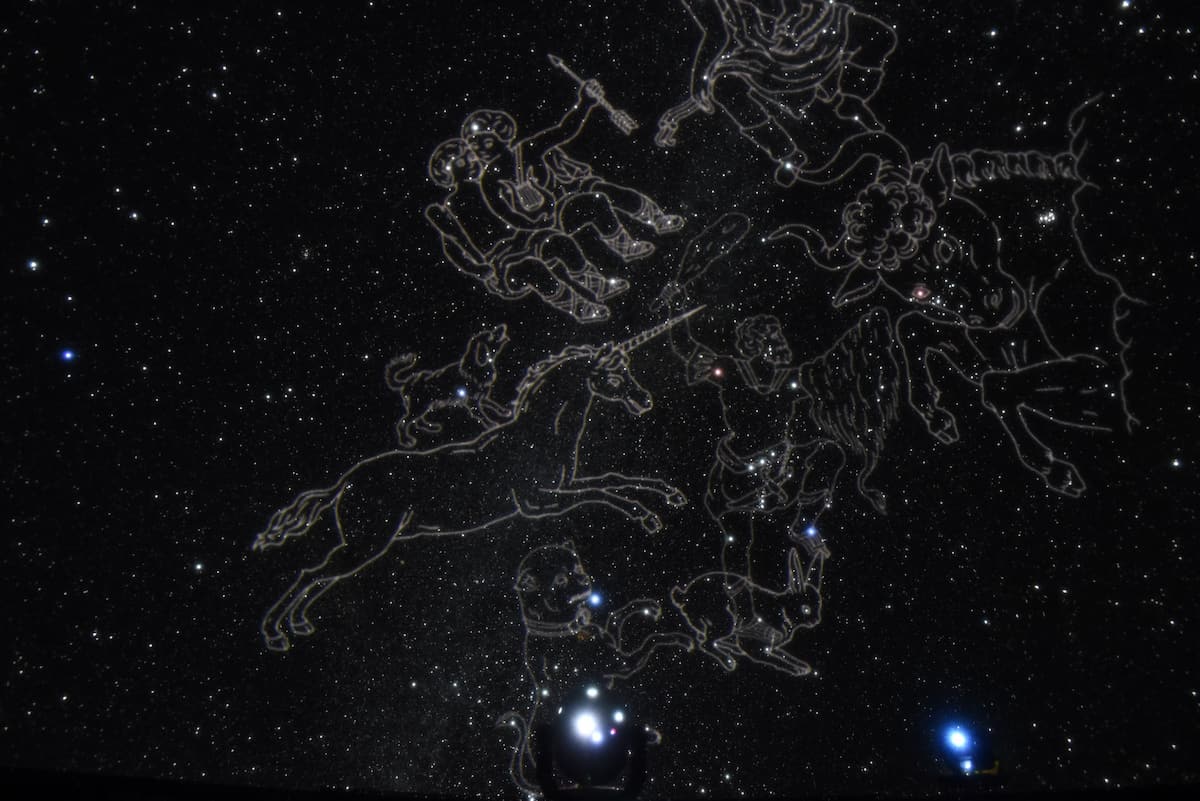プラネタリウム「MEGASTAR-ⅡB itami」の星空（画像提供：伊丹市立こども文化科学館）
