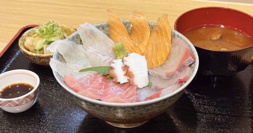 逆瀬川駅前にオープンした「魚政ととせん」で海鮮丼を食べてきました　宝塚市