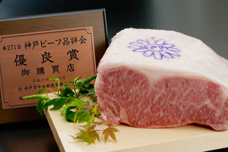 高さ28センチの「肉鍋」が人気の『炭火焼肉・にくなべ屋 びいどろ』が西宮北口にオープン [画像]