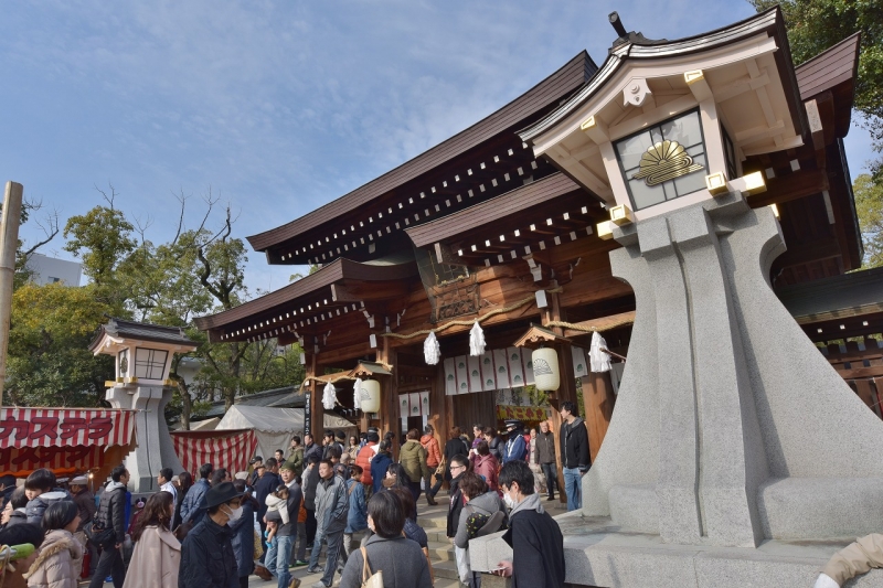 「楠公さん」で有名な湊川神社の初詣　神戸市中央区 [画像]