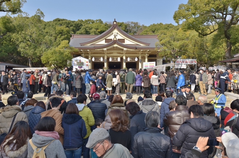 「楠公さん」で有名な湊川神社の初詣　神戸市中央区 [画像]