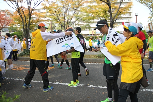 第3回神戸マラソン開催　秋晴れの神戸を２万人のランナー駆ける [画像]