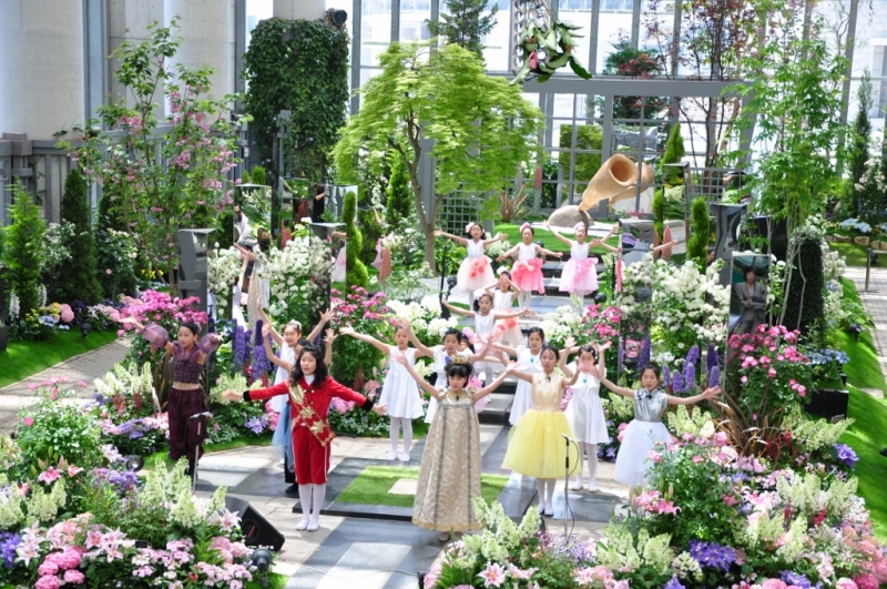 『淡路夢舞台 薔薇祭2017－薔薇の来た道、アラビアンナイト－』　淡路市 [画像]