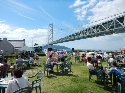 明石海峡大橋を眺めながら地ビールで乾杯『第4回 シーサイドBeerテラスin舞子公園』　神戸市垂水区