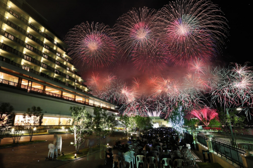 『みなとこうべ海上花火大会』鑑賞プランを神戸みなと温泉 蓮が抽選形式で販売