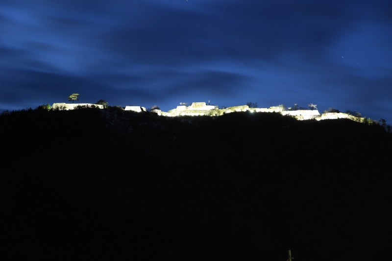 竹田城跡ライトアップ来年3月まで毎日 [画像]
