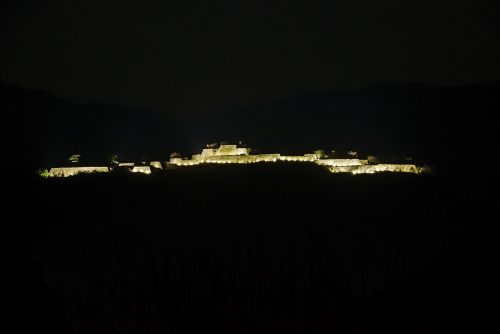 竹田城跡ライトアップ来年3月まで毎日