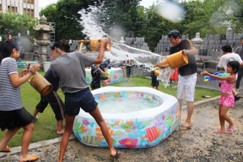 『KOBEソンクラーン～お水掛けまつり～ in メリケンパーク』　神戸市中央区