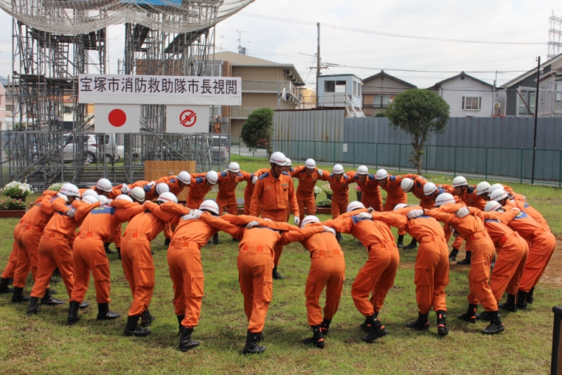 『救助技術と消防戦術披露』　宝塚市 [画像]