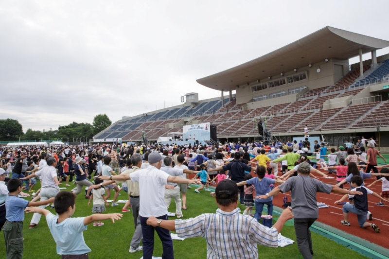 1000万人ラジオ体操が神戸で開催 [画像]