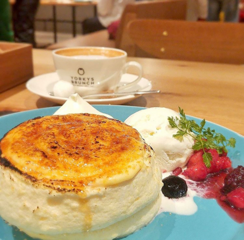 夙川の行列ができるふわふわパンケーキ『ヨーキーズ ブランチ』神戸元町店がオープン