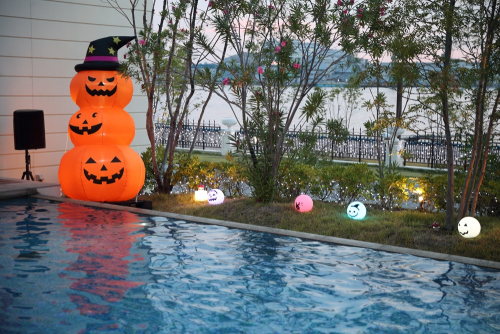 神戸みなと温泉 蓮『ハロウィンナイトプール』　神戸市中央区