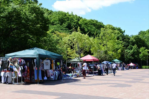 総合運動公園駅前広場『神戸みなとの市 リサイクルマーケット』神戸市須磨区