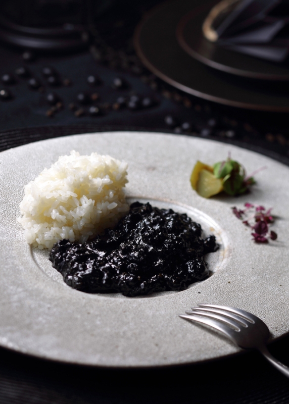 「Dishes for Black Christmas」漆黒のブラックカレー