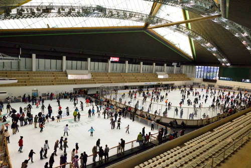 神戸市立ポートアイランドスポーツセンター「アイススケート場」シーズンオープン