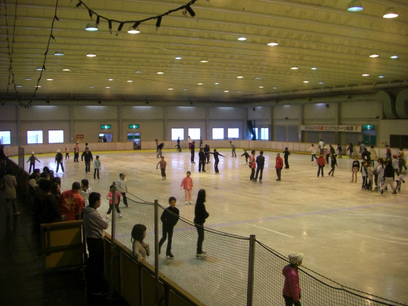 ピュアスポーツ柏原のアイススケートリンクが今年もシーズンオープン　丹波市 [画像]
