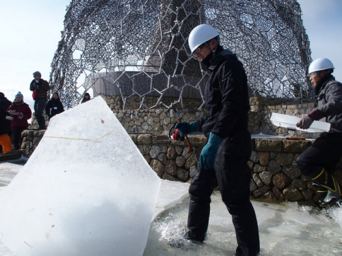 六甲山の冬の風物詩『氷の切り出し』氷室を特別公開　神戸市灘区