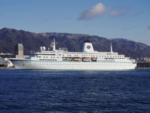 神戸港に外国客船「ワールド・オデッセイ」が入港