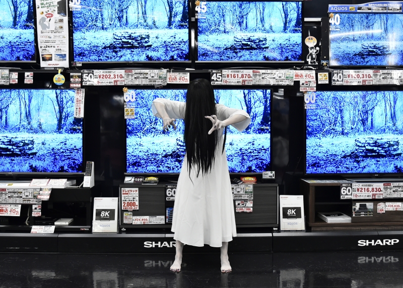 貞子がヨドバシ梅田のテレビをジャック　映画『ザ・リング／リバース』公開記念イベント [画像]