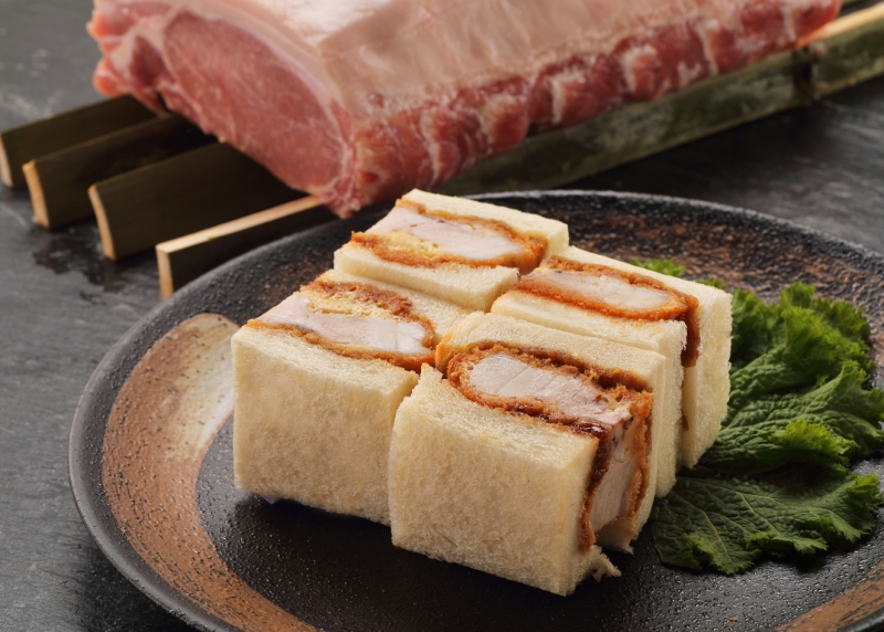 “神戸ポーク”のロースカツ サンドウィッチ