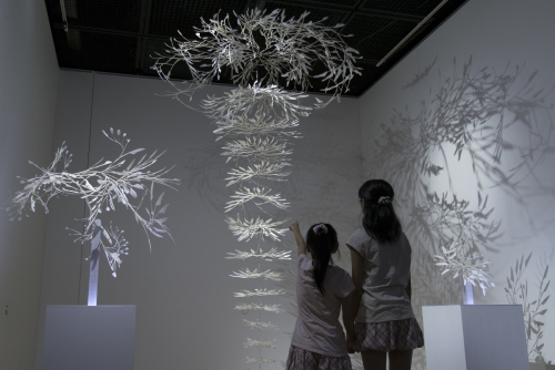 神戸ファッション美術館『魔法の美術館 －光と遊ぶ超体感型ミュージアム』