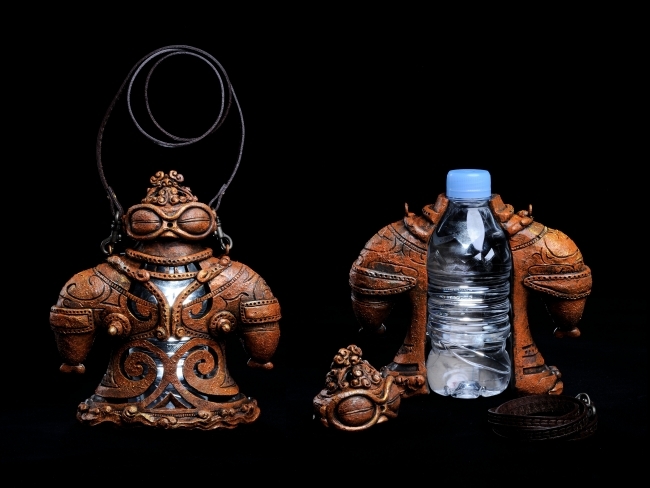 「ペットボ土偶」青森県とのタイアップで制作。土偶型ペットボトル入れ。