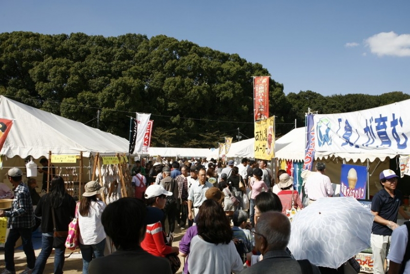  県立明石公園 千畳芝『兵庫県民農林漁業祭』明石市 [画像]