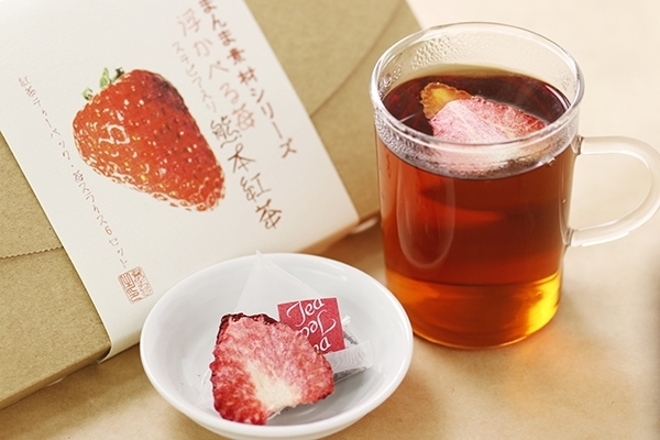 浮かべる苺 熊本紅茶