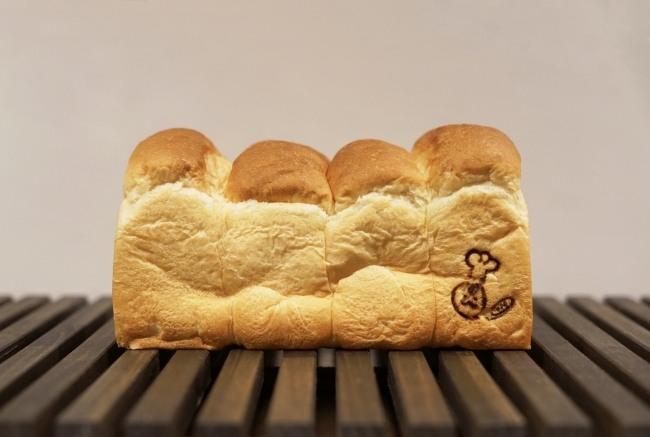 食パン　2斤　972円（税込）