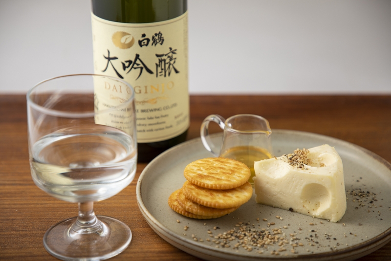 日本酒に合うプレミアムベビーチーズ熟成カマンベール入りのレアチーズ　セット500円（税別）
