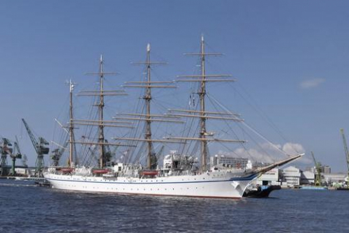 練習帆船「日本丸」が神戸港に寄港　神戸市中央区