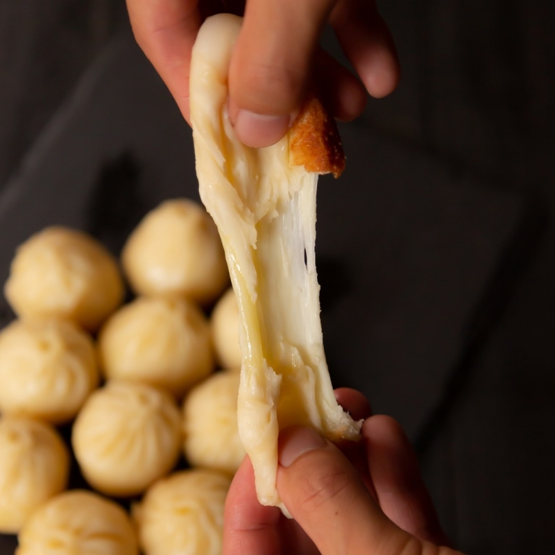 国内初上陸　ビーフンと焼小籠包の専門店「YUNYUN（ユンユン）」がオリジナルチーズ焼小籠包を数量限定発売 [画像]