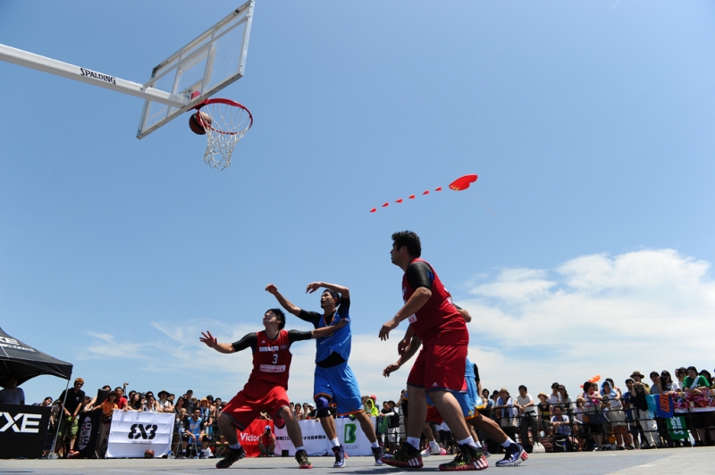 3人制のバスケットボール　神戸ハーバーランドでプロ大会 [画像]