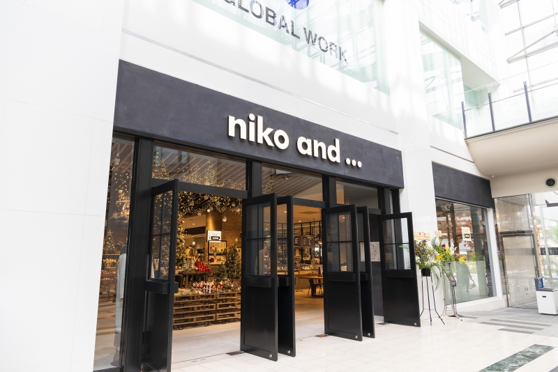 ｕｍｉｅ　神戸初のカフェ併設店『niko and …（ニコアンド）』オープン [画像]