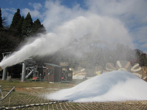 「六甲山スノーパーク」オープン　10月17日から雪づくり開始