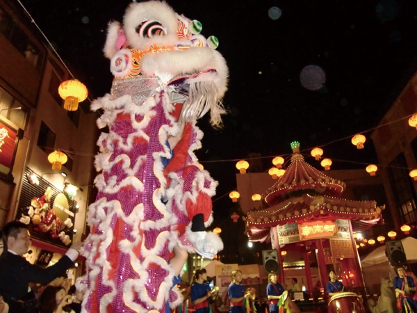 色鮮やかな獅子舞、南京町のグルメを堪能 中国の伝統的な節句「中秋節」を祝う [画像]