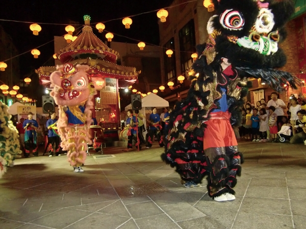 色鮮やかな獅子舞、南京町のグルメを堪能 中国の伝統的な節句「中秋節」を祝う [画像]