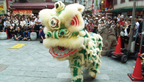色鮮やかな獅子舞、南京町のグルメを堪能 中国の伝統的な節句「中秋節」を祝う