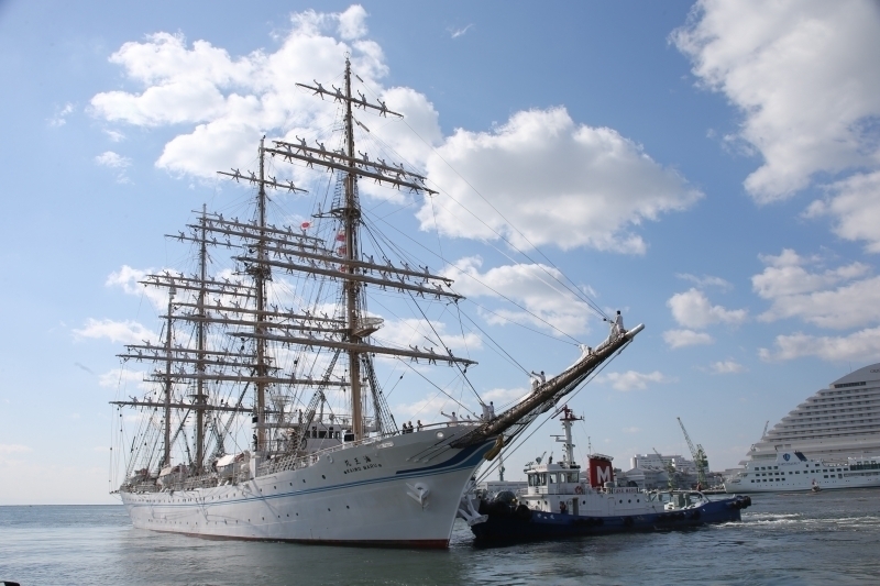 練習帆船「海王丸」が神戸港に寄港中　神戸市中央区 [画像]
