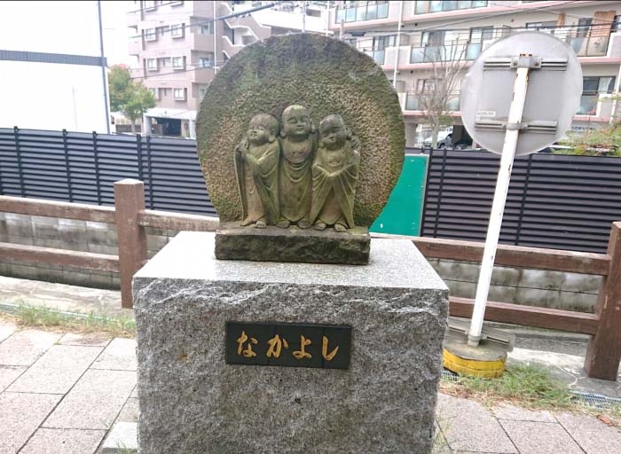 須磨寺商店街「三人童像」