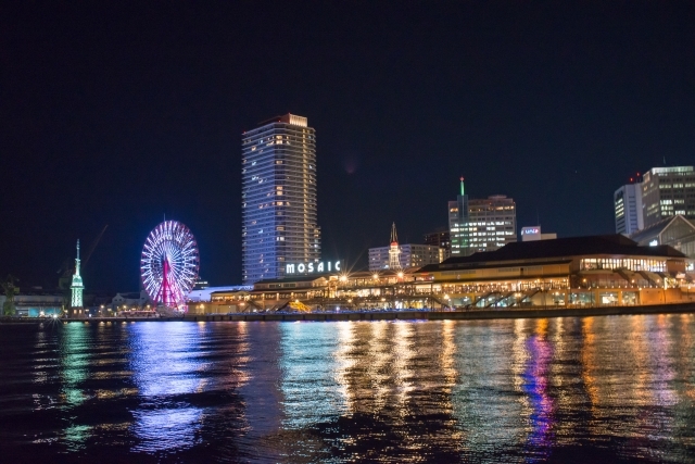 「世界水の日」に神戸ハーバーランドの大観覧車が青く染まる　神戸市中央区 [画像]