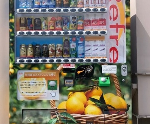 「淡路島なるとオレンジ」の香りを届ける自動販売機設置